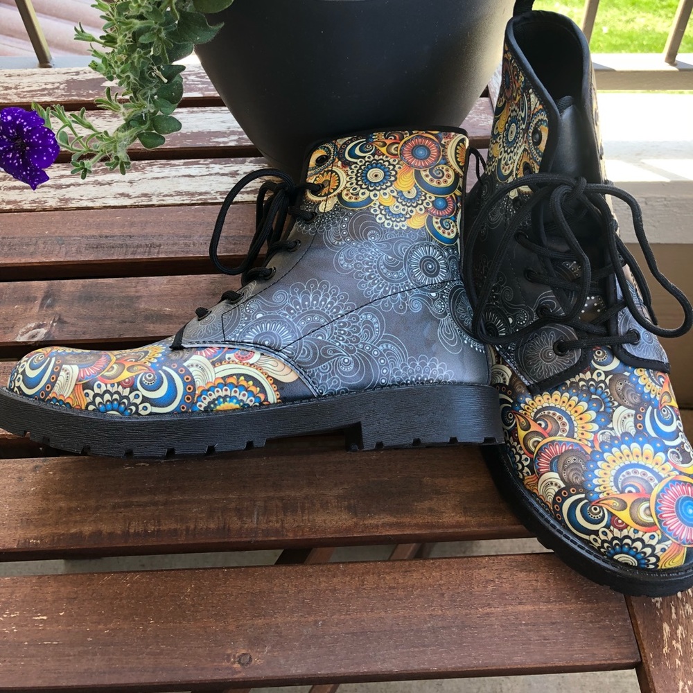 YesWeVibe lace-up boots